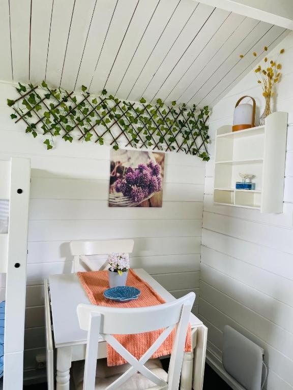 Nice Apartment With1 Bedroom Separate Living Room With A Sofa Bed And A Tiny Kitchen A Bathroom Located In Nordstrand Near By The Sea For 3 Guests With A Garden And Grill 5 Extra Guests With Extra Cost In The Cabin With Sea View Just Outside The Apar Oslo Luaran gambar
