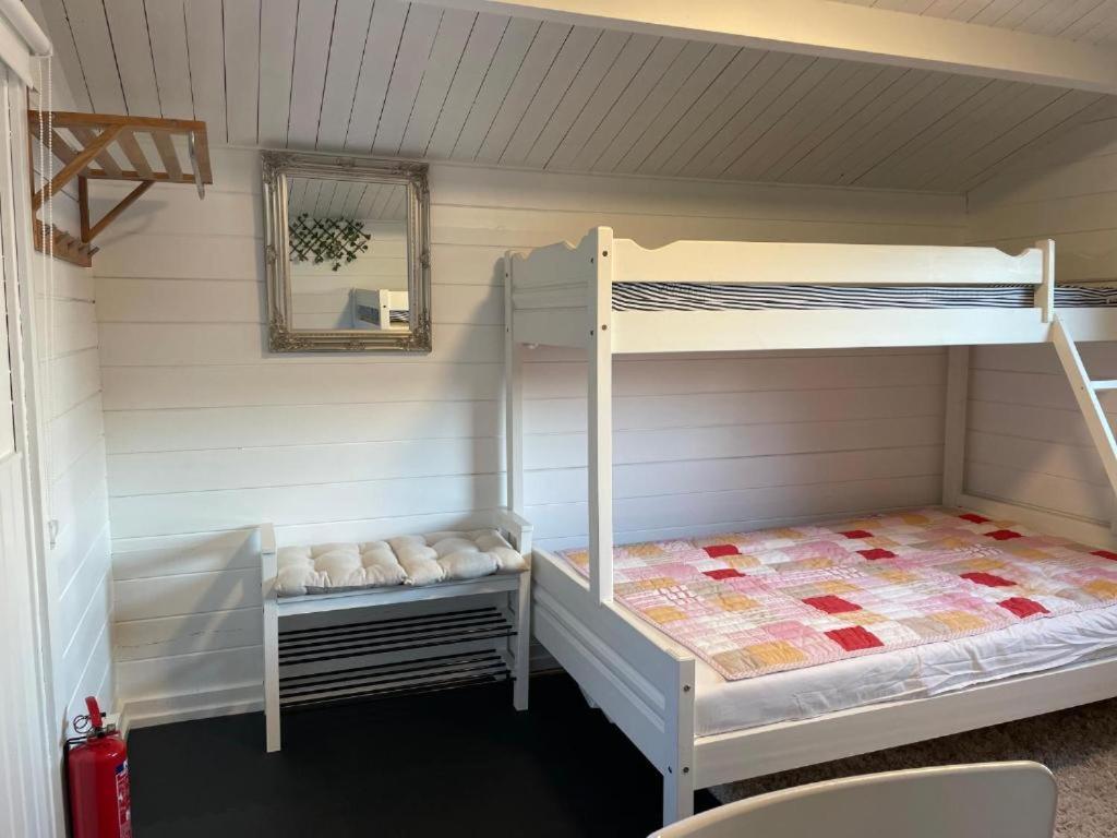 Nice Apartment With1 Bedroom Separate Living Room With A Sofa Bed And A Tiny Kitchen A Bathroom Located In Nordstrand Near By The Sea For 3 Guests With A Garden And Grill 5 Extra Guests With Extra Cost In The Cabin With Sea View Just Outside The Apar Oslo Luaran gambar